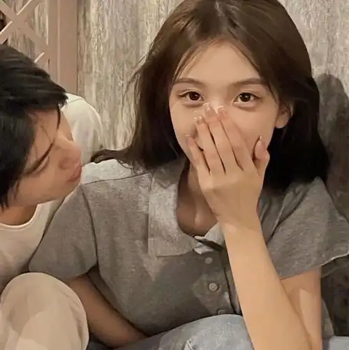  9.9情侣头像忘记夏天种过的花去爱秋天有结果的树