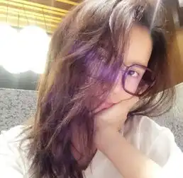  王思聪前女友张予曦加盟真人秀学开飞机