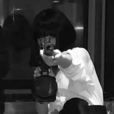  qq头像黑白女生一个人流浪难免会受伤