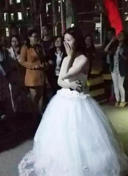  幽默搞笑段子集哈哈哈,那个,不好意思,请问你看见我哥哥了吗