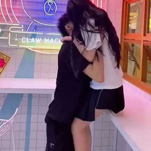  热恋期,女生别只会要抱抱,试试这么撩,小狼狗秒变小奶汪网易订阅