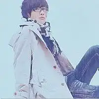  情侣接吻头像二次元