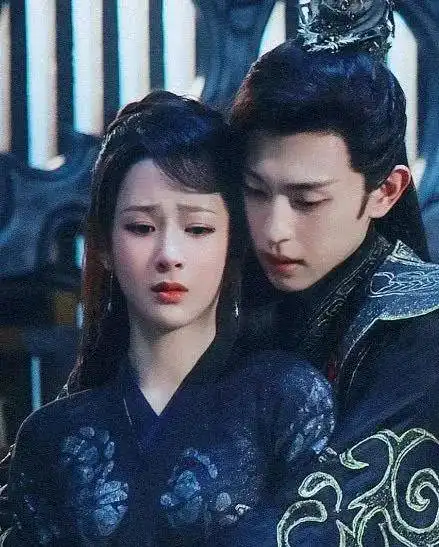  杨紫张艺兴穿情侣睡衣给恋情添锤曾合体种树举止亲昵,他们是下个鹿晗关晓彤