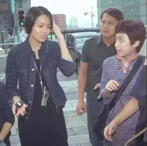 豪门阔太朋友圈甘比全是大佬,李嘉欣靠边站,郭晶晶没有名字