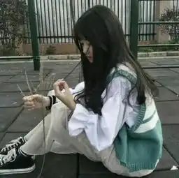 三人闺蜜头像闺蜜就是,跑八百米跑不动时把你拖到终点的人