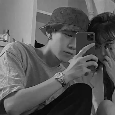  微信情侣头像黑白男女爱是等待爱是陪伴