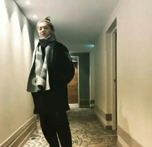  鹿晗晒自拍与关晓彤情侣围巾实力抢镜,网友又是一波暴击啊