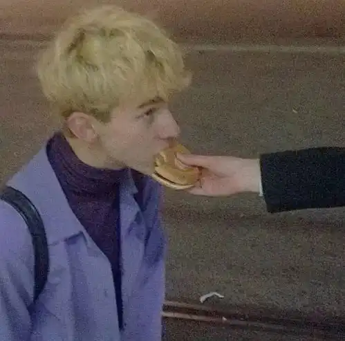  头像星星和你很配,大概一样遥不可及吧