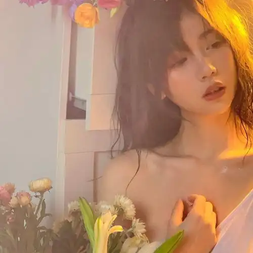  夏天会遇到橘色的夕阳撞上西瓜味的晚风女生头像