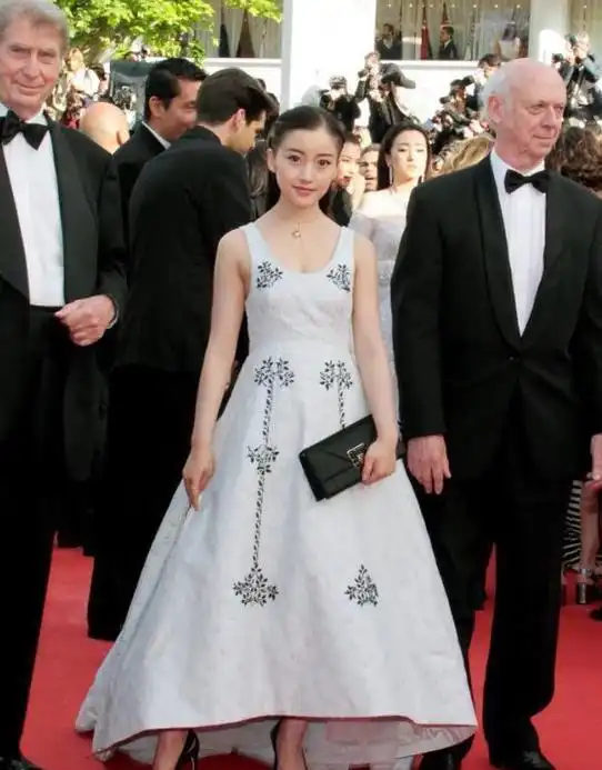  创3退赛选手姜贞羽曾被质疑整容,妈妈照片曝光后,黑粉无地自容