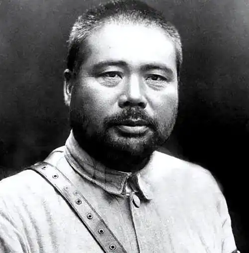  军阀张宗昌死后无人抬尸,大老婆给13个小妾每人一箱大洋就地遣散