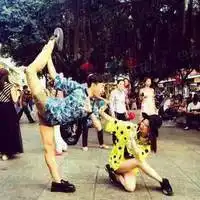  求各种搞怪,逗比情侣头像越多越好,一定要逗比的