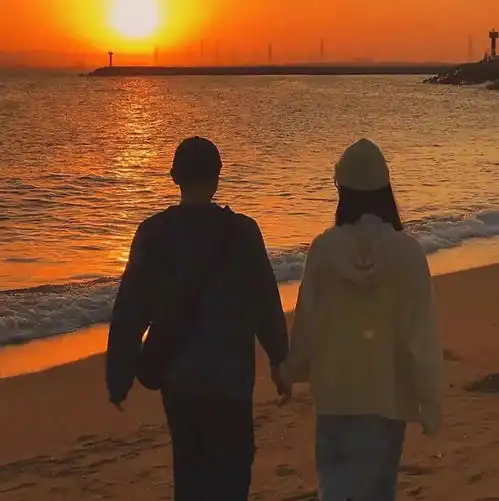  甜丧低糖情侣头像谈恋爱不就是图个伤心,图个难过嘛