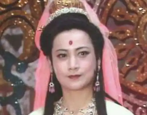  难怪小白龙当脚力也愿意去取经,你看灵山后崖的化龙池盛有啥