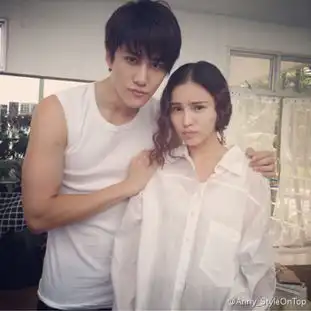  泰版浪漫满屋海量粉红亲密照女主角aom娇羞可人完胜宋慧乔