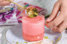  用qq糖做布丁,塑料袋做面条,抖音点like100w的网红料理真的能吃吗