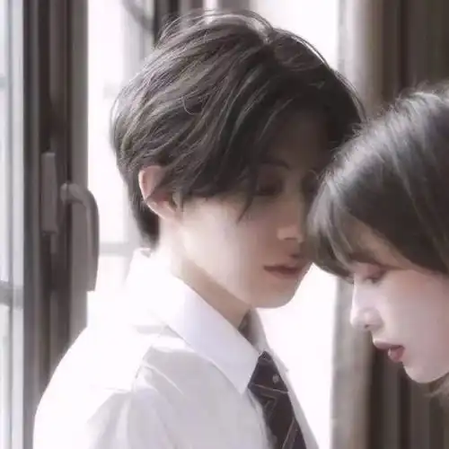  情侣头像l我看见你眼中的春与秋,胜过我见的所有山川河流