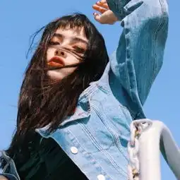  2019最新女生微信头像欧美风朋友不是相互欣赏而是臭味相投