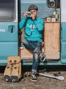  改装车上路这对小情侣爆改房车,7个月环游大半个中国