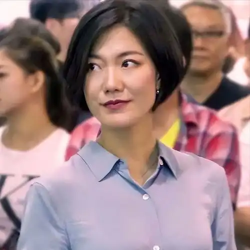  香港女星疑出轨人夫,看电影摸屁股车内激吻多图曝光,偏爱土豪男