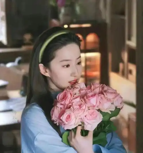  是个男的都对黄玫瑰一见钟情,原著玫瑰的故事有点降智