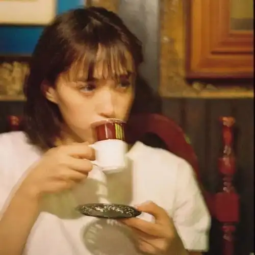  头像丨日复一日的活着没有很快乐也没有很难过