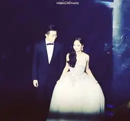  金材昱朴敏英久违合体皇室情侣造型惊艳全场粉丝大呼原地结婚吧