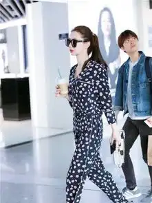  戚薇嫁给韩国人后各种吸睛此次竟睡衣装现身机场