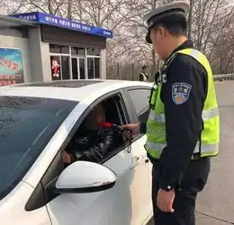  嫌妻子驾驶技术不好,无证男子酒后驾车被查