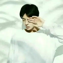  帮我找一下这个头像的另一张,谢谢