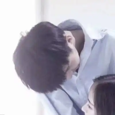  爱搞怪的可爱情侣头像一对卖萌逗比或拥抱