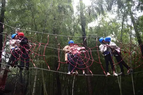  长沙石燕湖举办高空接吻,情侣花式秀恩爱