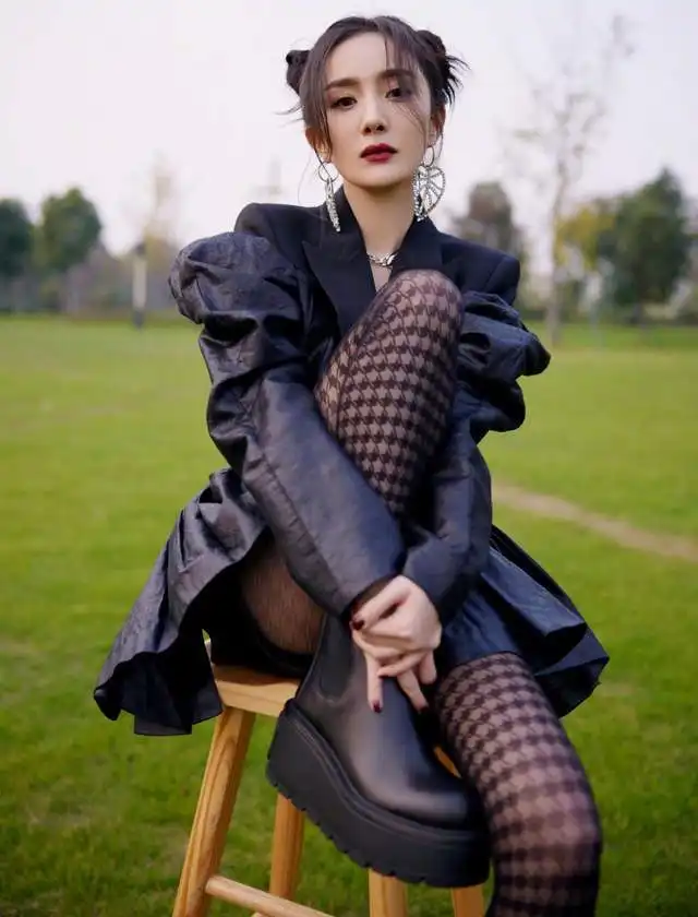  杨幂时隔6年罕见换头像竟因被罚众星扮丑,我和小伙伴都惊呆了