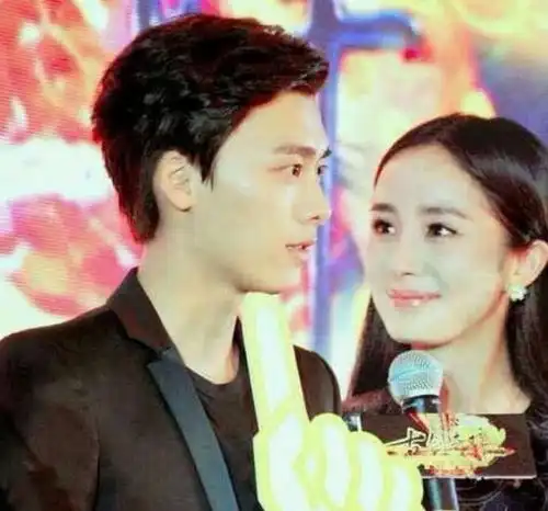  杨幂终于传来好消息,两人同穿情侣衣戴情侣帽,就等着官宣了