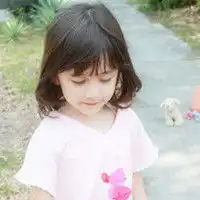 暖色调柔和小美女qq头像