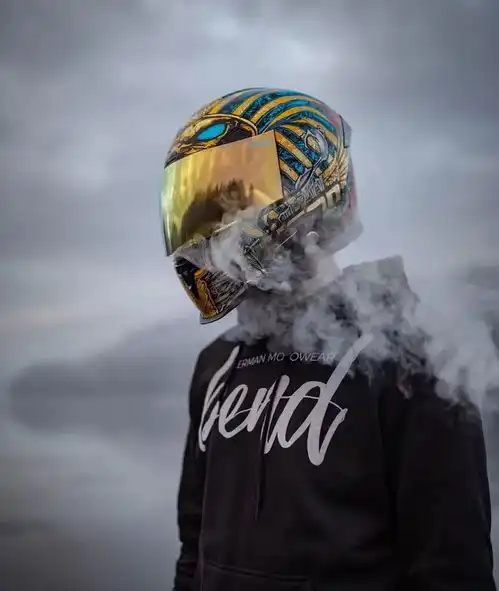  有没有男生动漫机车头像