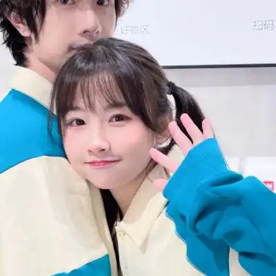  2021很幸福的yy情侣头像真人2021很高清的一组甜蜜情头一人一张