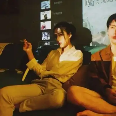  双人情侣头像两张一起你走的路