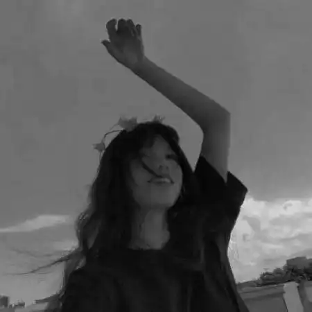  颓废一点的女生黑白头像,一场最美好的回忆