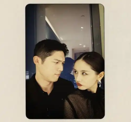  王子文秀恩爱啦打动人的感情总是朴实无华的它不出声不张扬