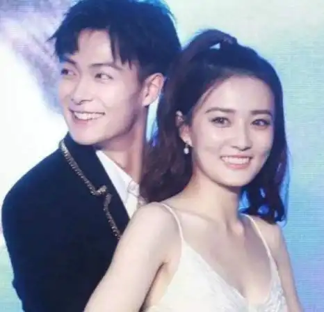  三角恋张铭恩胡冰卿亲密合影曝光,徐璐方回应分手一脸懵圈