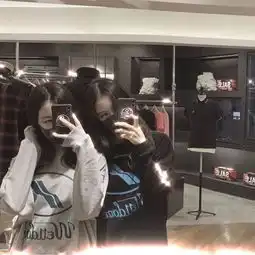 李嫣凌晨晒自拍胖出双下巴,网友这女孩长大不简单