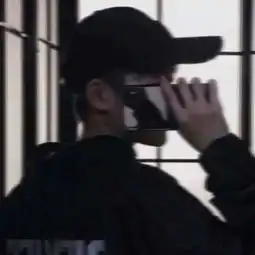  男生头像一个很丧的人,不值得被爱