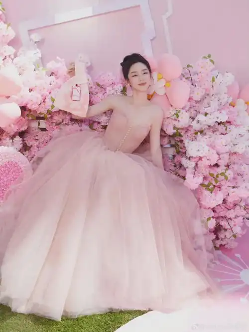  古力娜扎这背影,一看就是美女谁最美