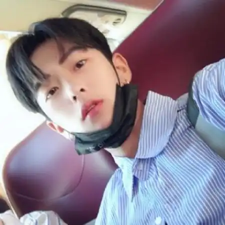  干净阳光帅气男生头像不孤独只是单身而已