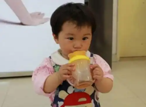  夏天孩子总是容易脾虚家长少给娃吃这2种东西,给娃养出好脾胃