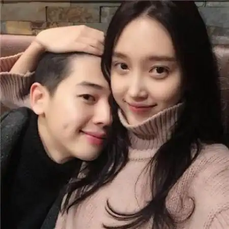  2020时尚情侣头像,我很清醒我对你的爱是真心的