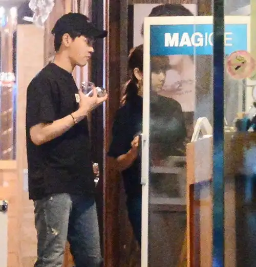  李升基女友黑料连环爆被网唱衰的韩星情侣,iu恋情曾被嘲,这对婚后甜哭网友