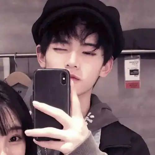  情侣头像我每生一次气讨厌的人身上就多长二斤肉