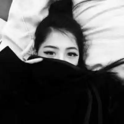  伤感的女生黑白头像一眼见你就会喜欢上你